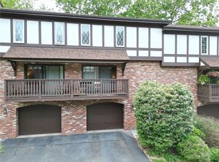 320 Woodbridge Dr, Pittsburgh, PA 15237