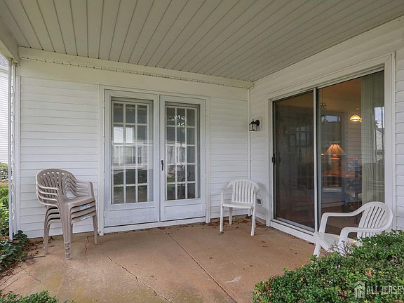 3rd image of 487 Somerset Ln