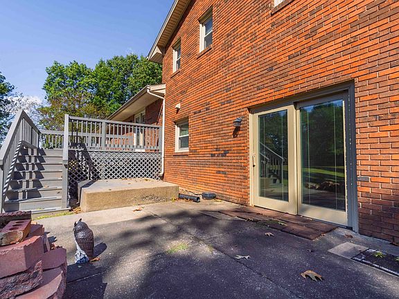 2nd image of 1385 Country Club Ln