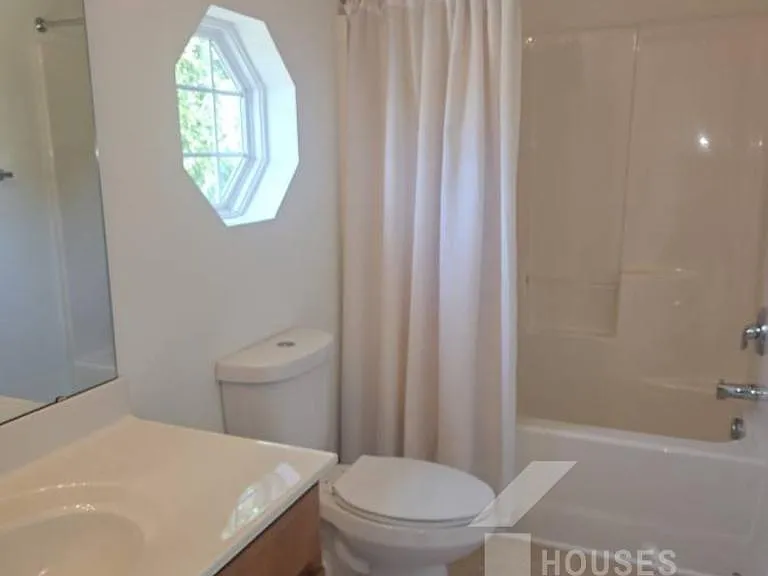 213 Worcester Ln — Photo 18