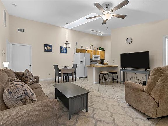 3rd image of 1417 SW 51st Ln APT 34