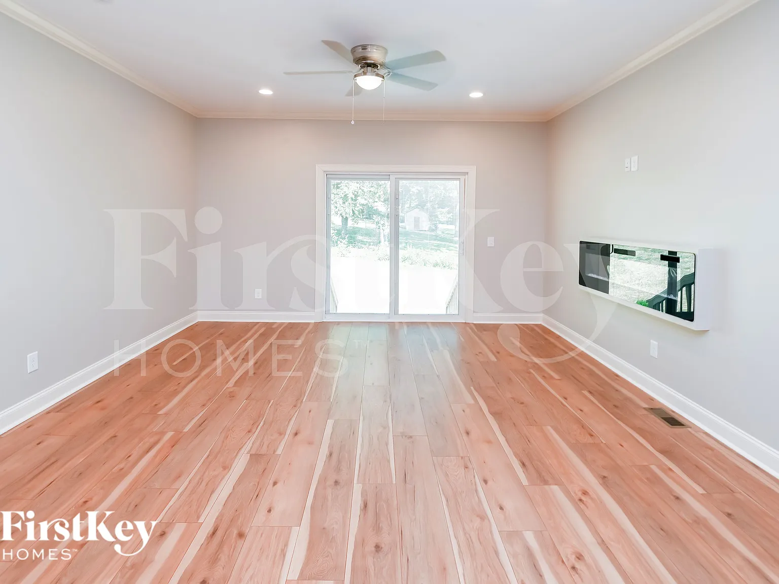 5 bed, 3.0 bath, 2421 sqft, $2,860 — Photo 3