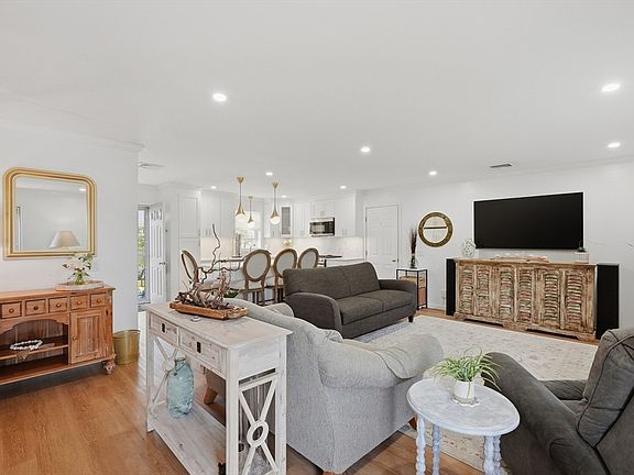 3rd image of 40 Salisbury St