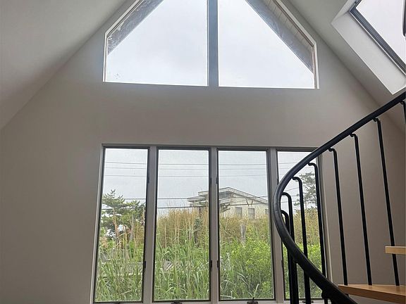 3rd image of 31 Ivy Avenue