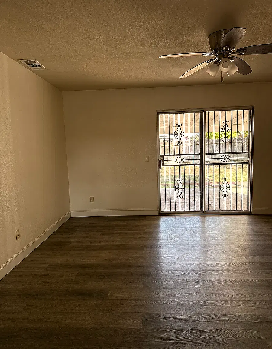 3 bed, 1128 sqft, $2,100 — Photo 2