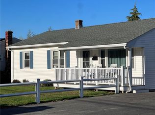 27 Flanders St, Johnston, RI 02919