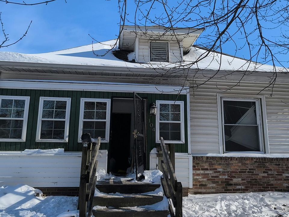 1st image of 104 S Cottage Grove Ave