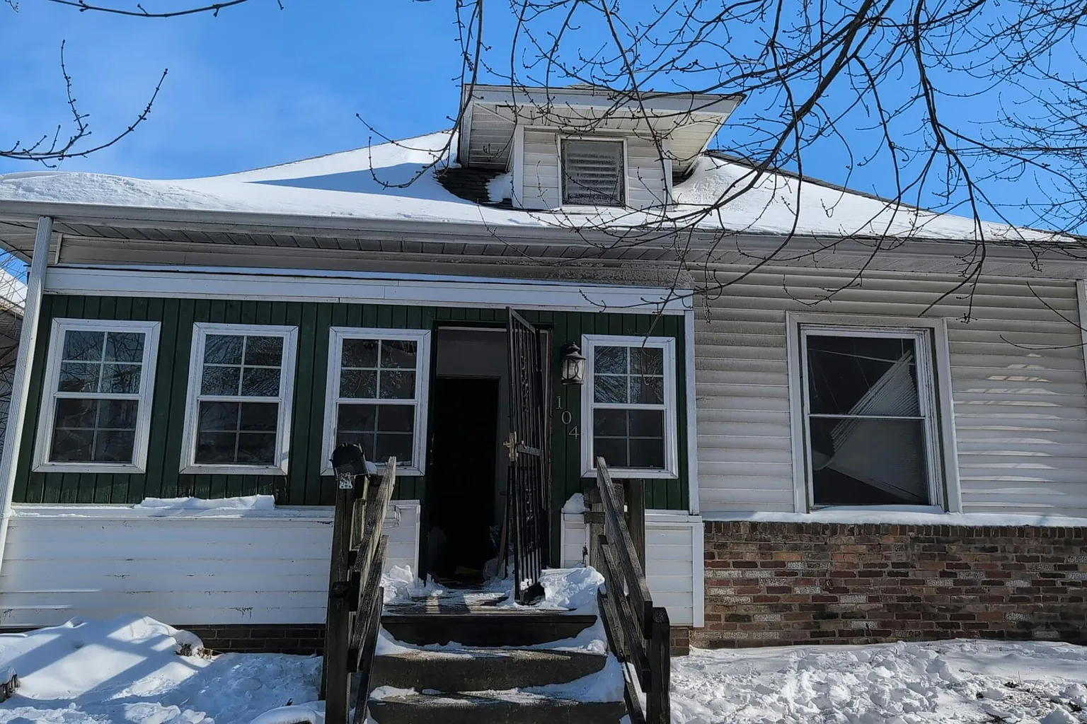 104 S Cottage Grove Ave photo 1