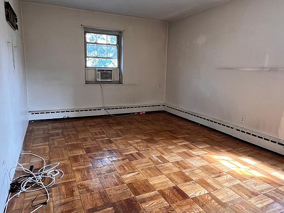 3rd image of 31 Duncan Ave #4C