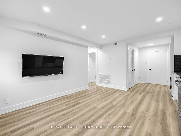 851 Danforth Ave #B — Photo 7