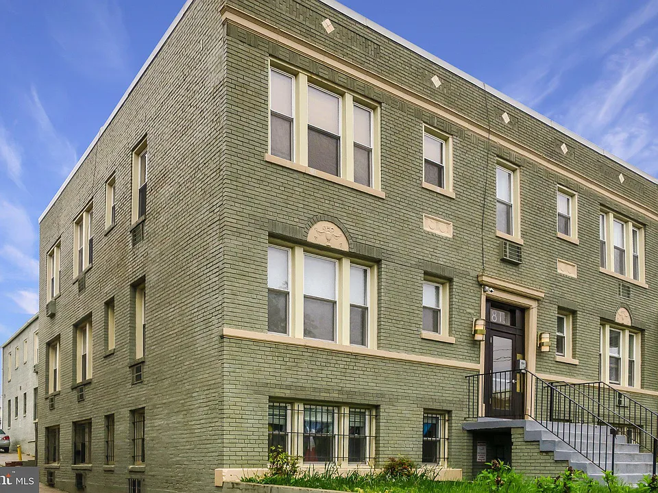 1815 A St SE #101