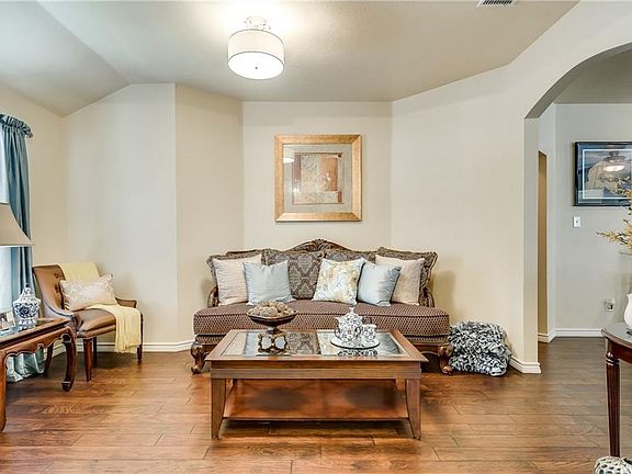 5th image of 3001 Berkshire Ln