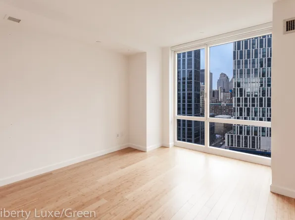 300 North End Avenue image 4 of 5