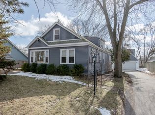 303 Forest Dr, Island Lake, IL 60042