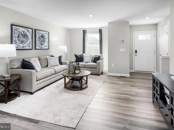 33 Dayspring Dr #J2, Orwigsburg, PA 17961