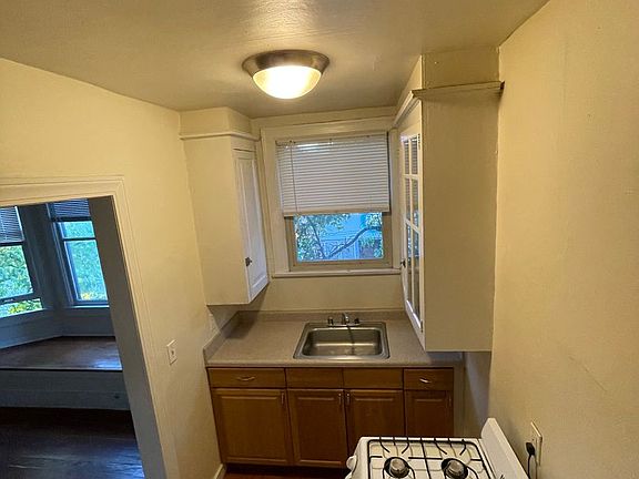 5th image of 1323 E Pine St #206
