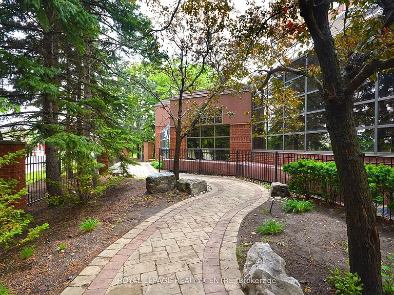 25 Fairview Rd W #807 — Photo 10