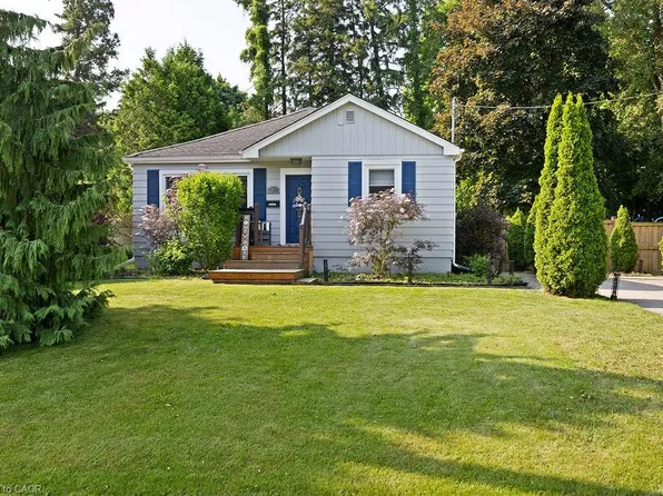 32 Cumming Ct, Hamilton, ON L9G 1V3