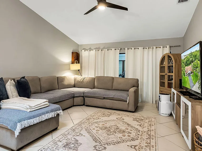 4335 Palm Forest Dr N — Photo 15