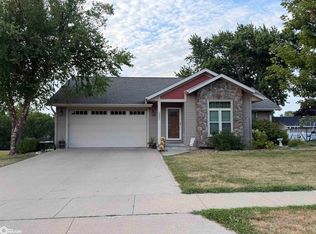 1001 Arbor Trace Dr, Oskaloosa, IA 52577