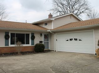 4444 Camellia Ln, North Olmsted, OH 44070