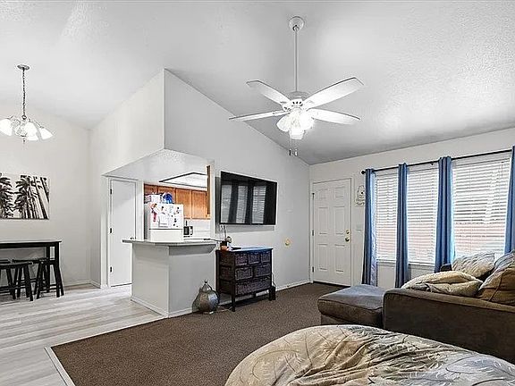 4th image of 655 W Idaho Ave
