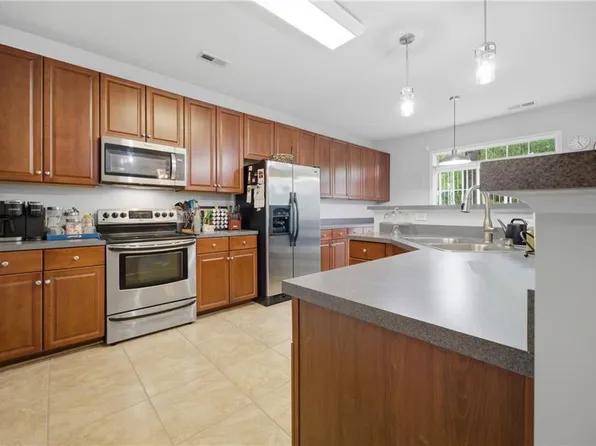 1020 Silver Charm Cir, Suffolk, VA 23435