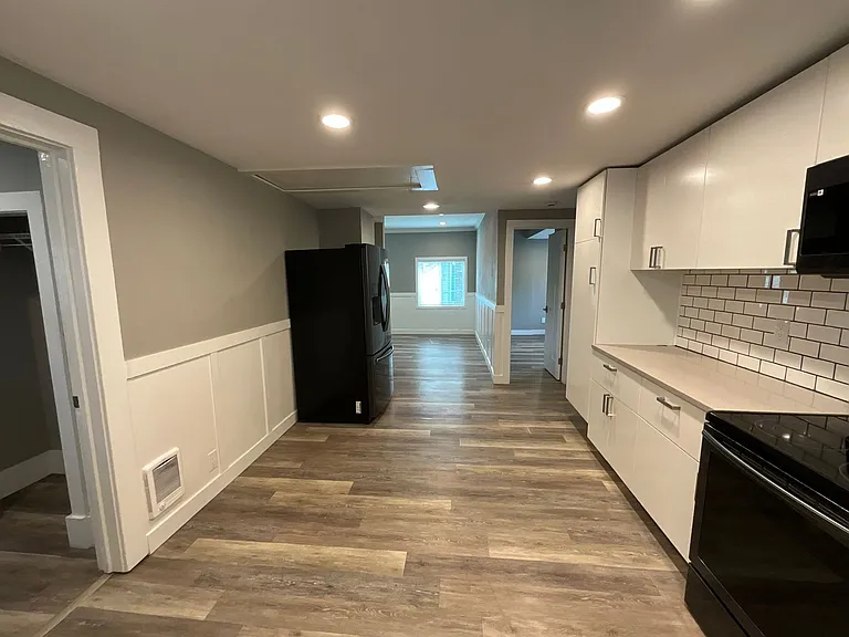 2120 E Grand Ave — Photo 13