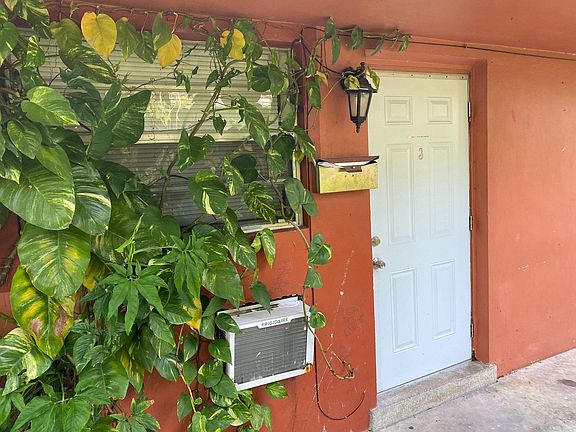 2nd image of 813 SW 29th St APT 3