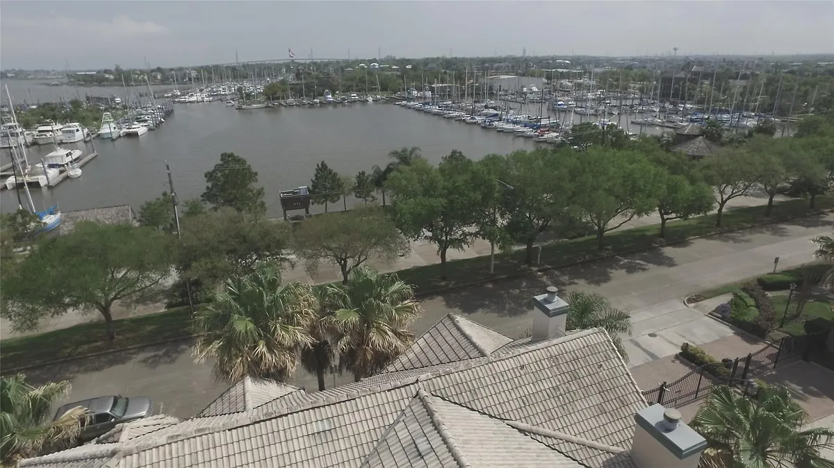 Building Photo - 457 Mariners Dr
