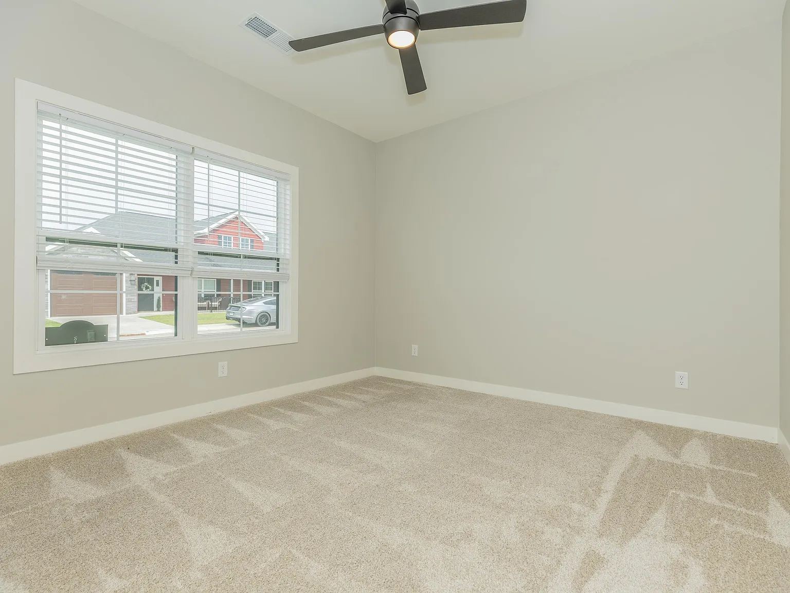 3 bed, 2.0 bath, 1444 sqft, $2,100 — Photo 3