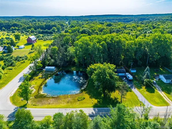 3744 Fish Lake Rd, Lapeer, MI 48446