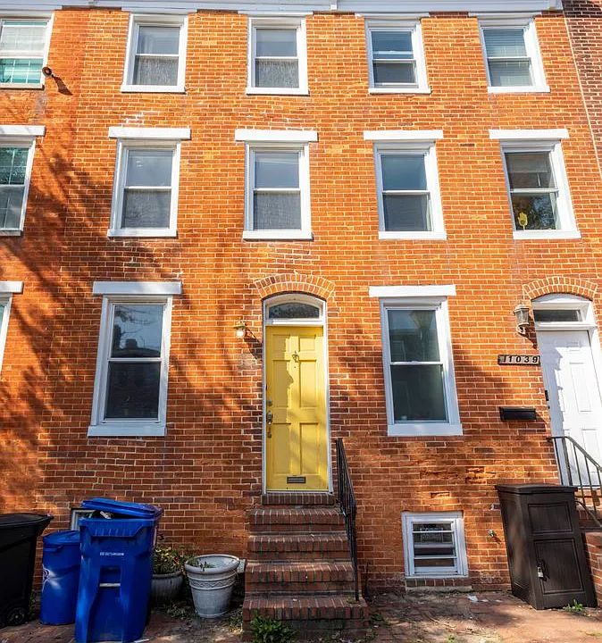 1037 W Barre St