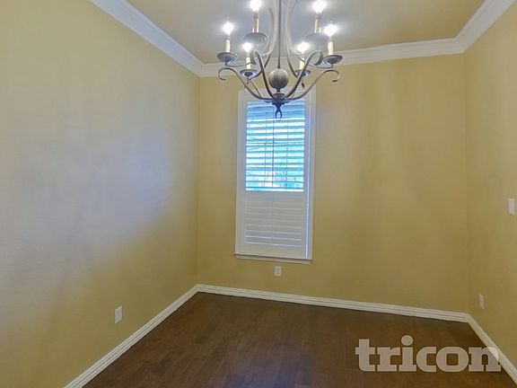 3rd image of 7729 Glencrest Dr