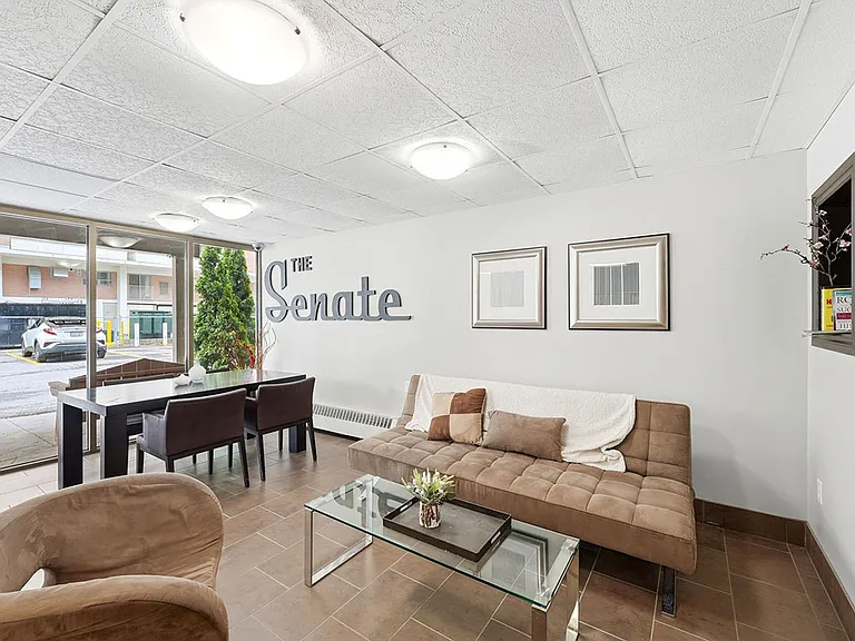 1223 Richmond St — Photo 5