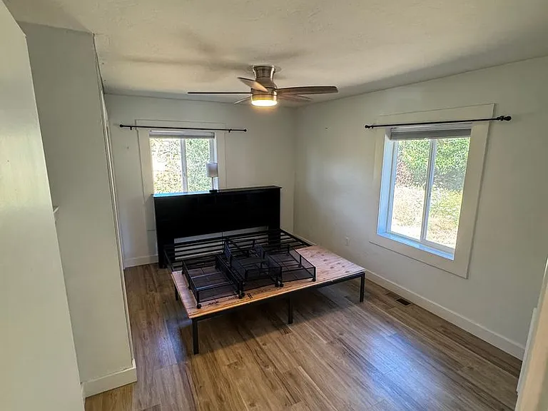 6620 NE Pettibone Dr — Photo 8