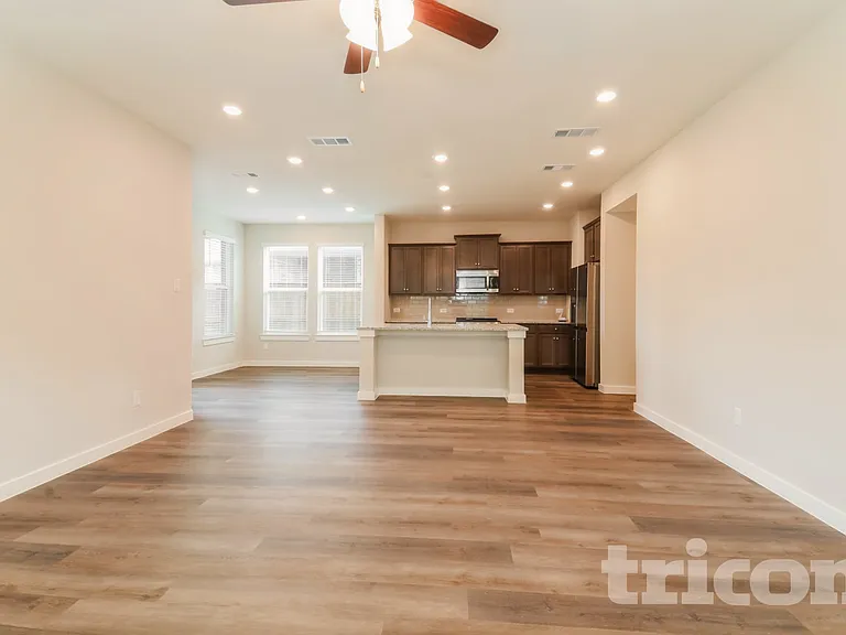 2540 Finch Hollow Dr — Photo 3