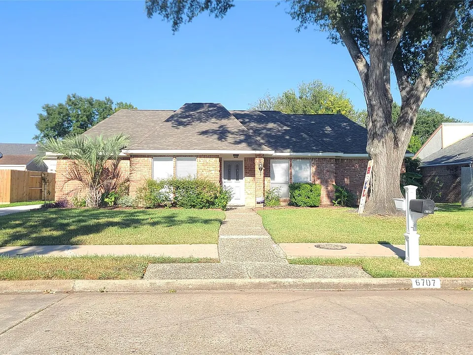 6707 Las Brisas Dr