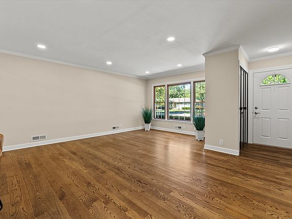 5th image of 805 Maryknoll Dr