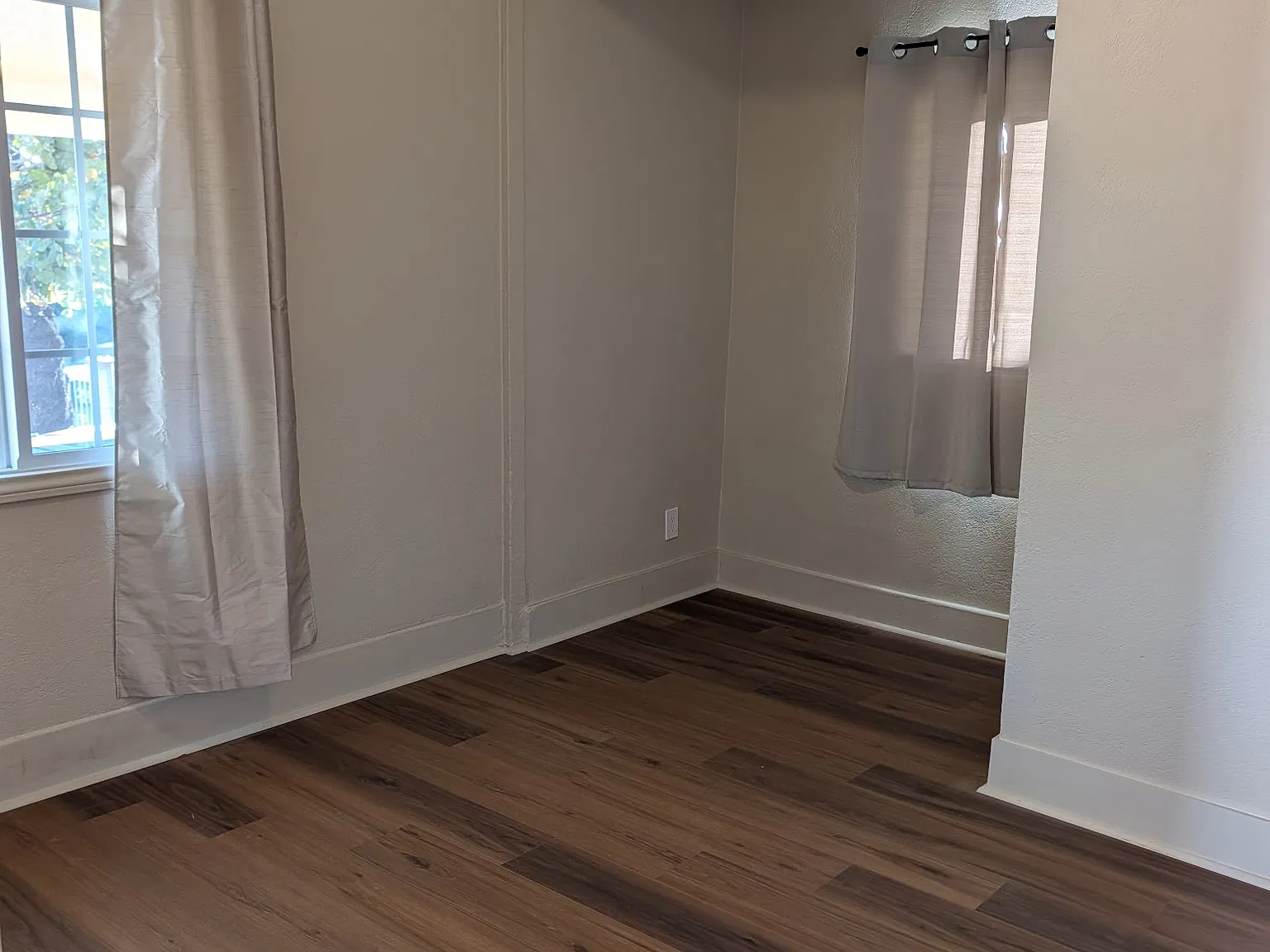 3 bed, 1012 sqft, $3,450 — Photo 2