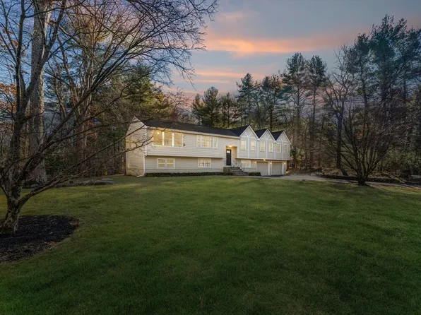 14 Forest Rd, Foxboro, MA 02035