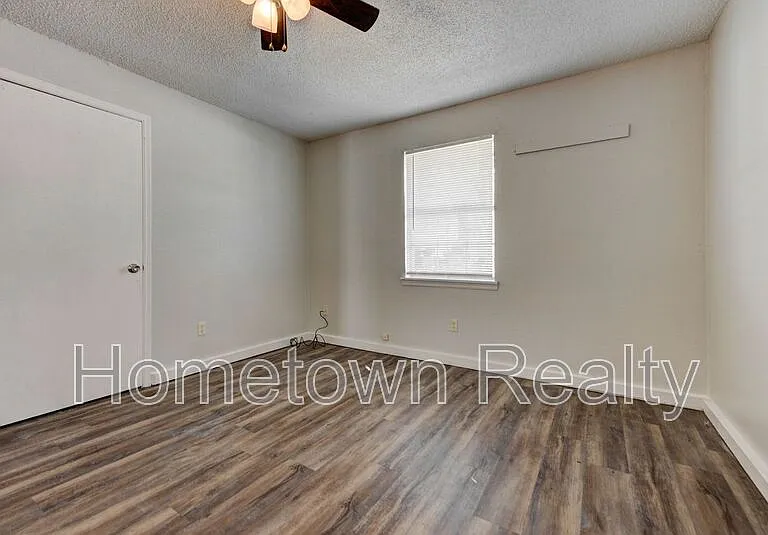 208 W Shadywood Dr — Photo 23