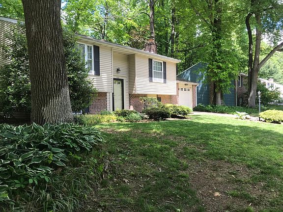2nd image of 722 Fox Bow Dr