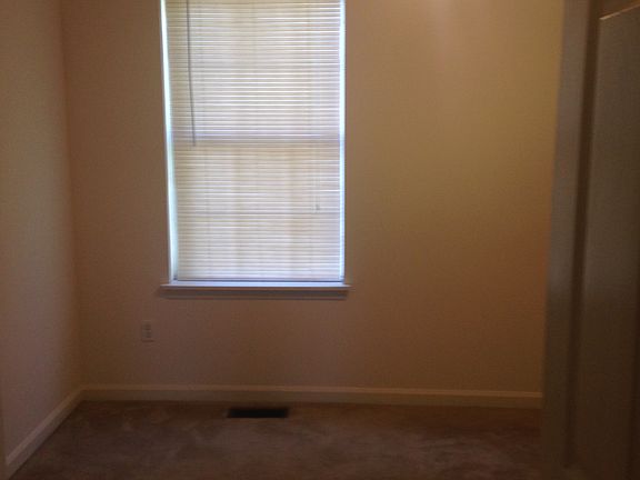 4th image of 3163 20th St NE #3165