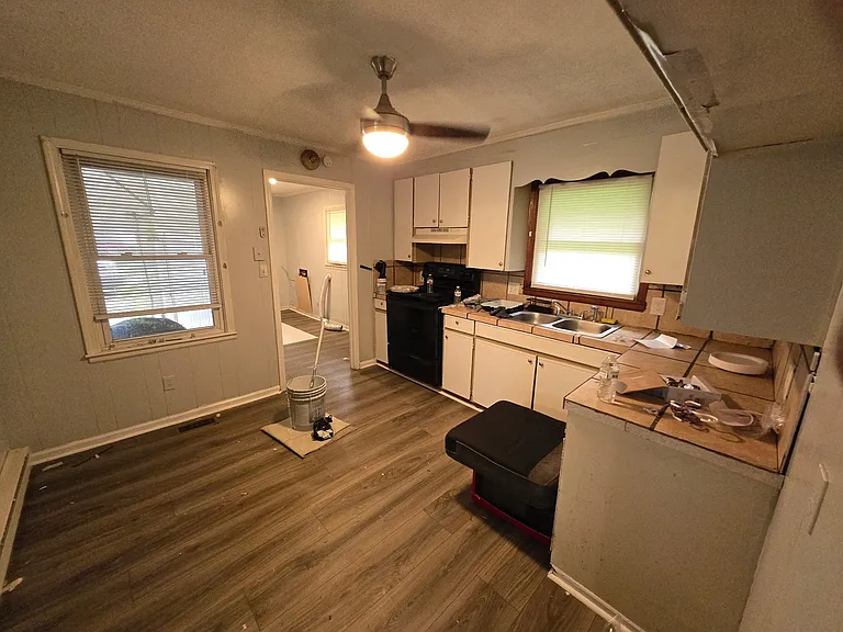 250 Pickler Rd — Photo 4