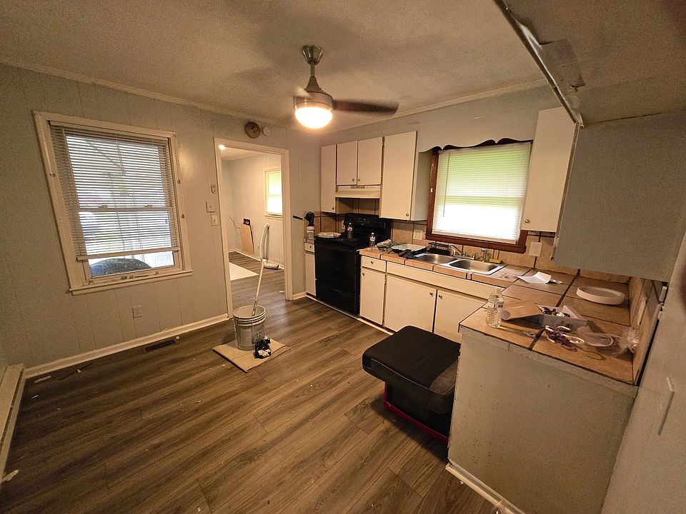 2nd image of 250 Pickler Rd