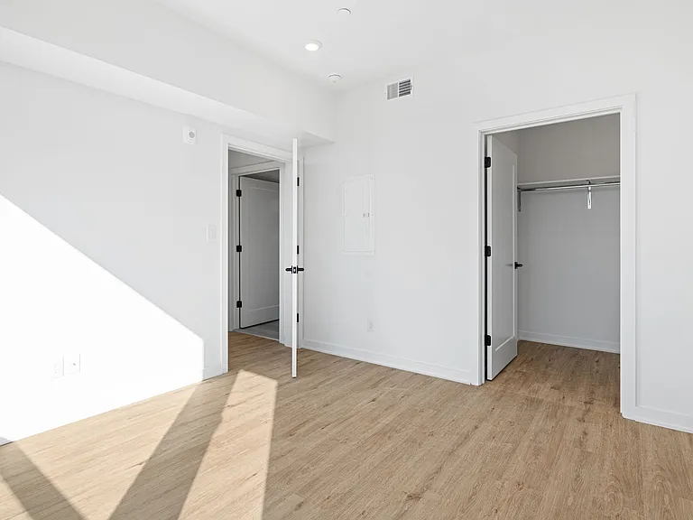 Moore House Apartments — Photo 8