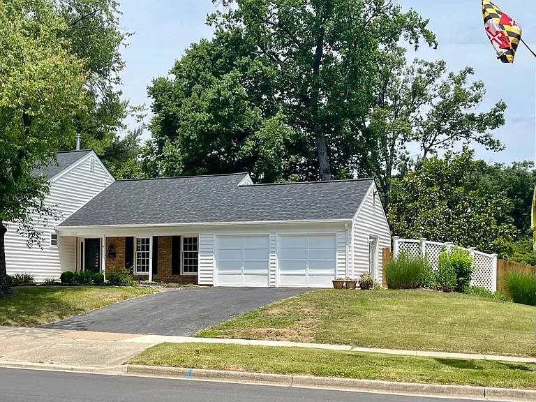 1747 Crofton Pkwy — Photo 1