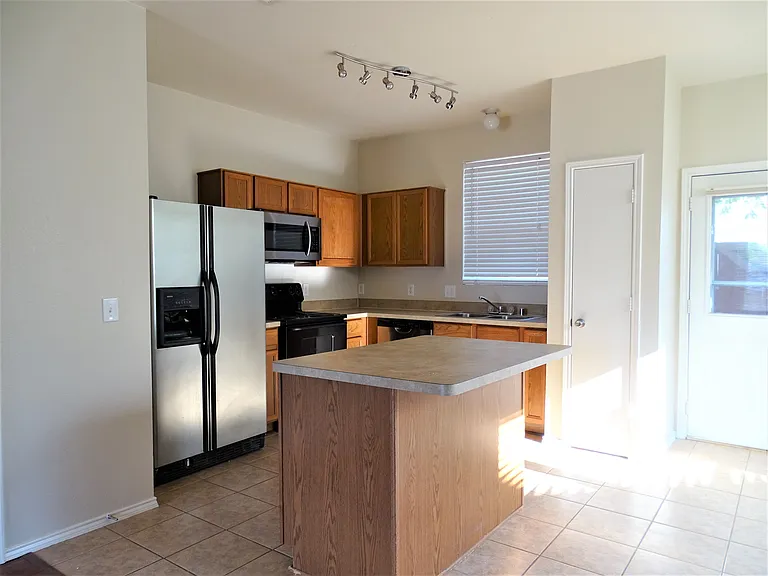 2632 Boedeker Dr — Photo 2
