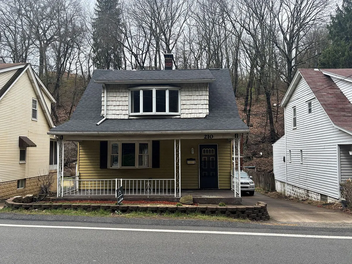 Building Photo - 210 Provost Rd